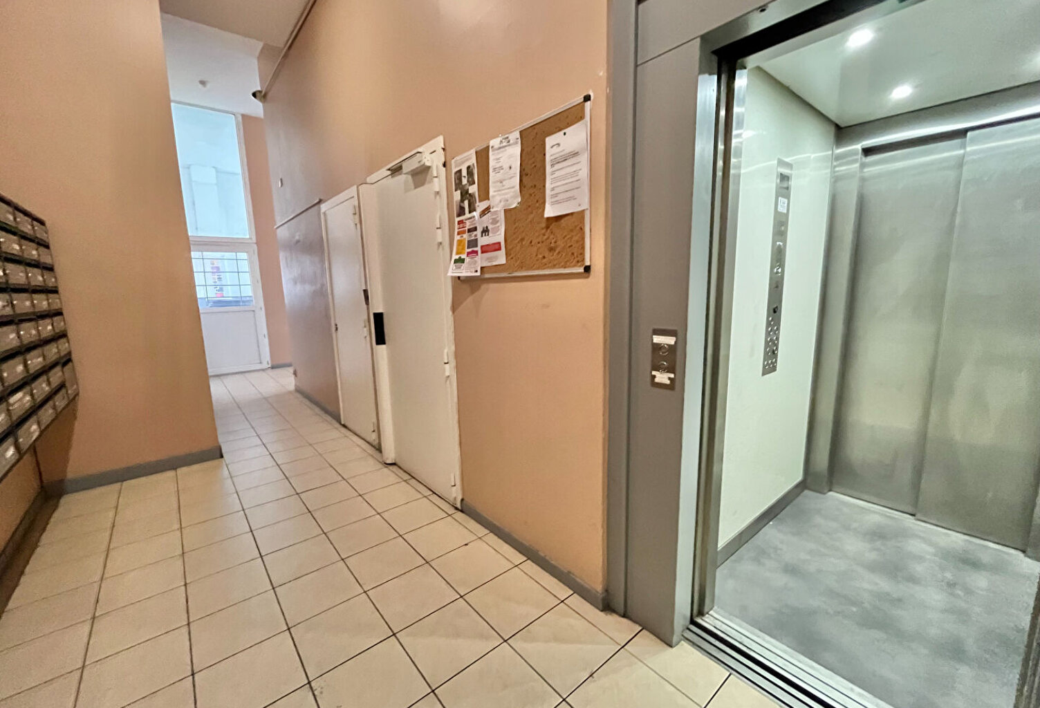 F1 de 22 m²  occupé par locataire, loué 650/mois — photo 1