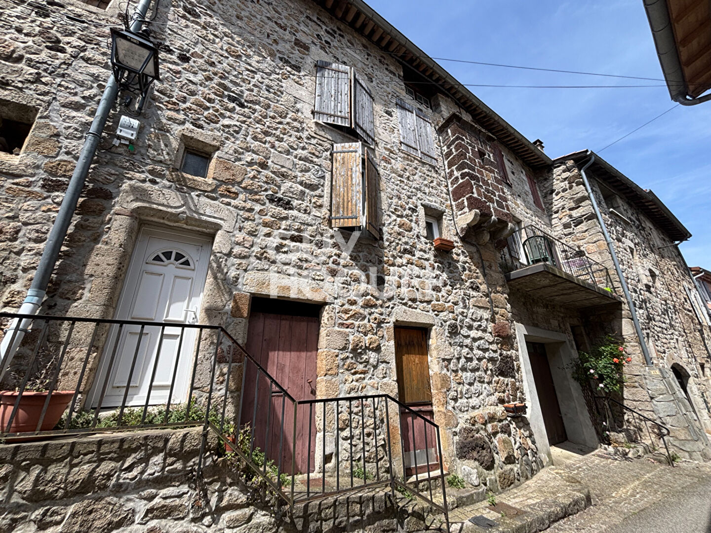 Villa / Maison  T8 à vendre Thueyts 07330