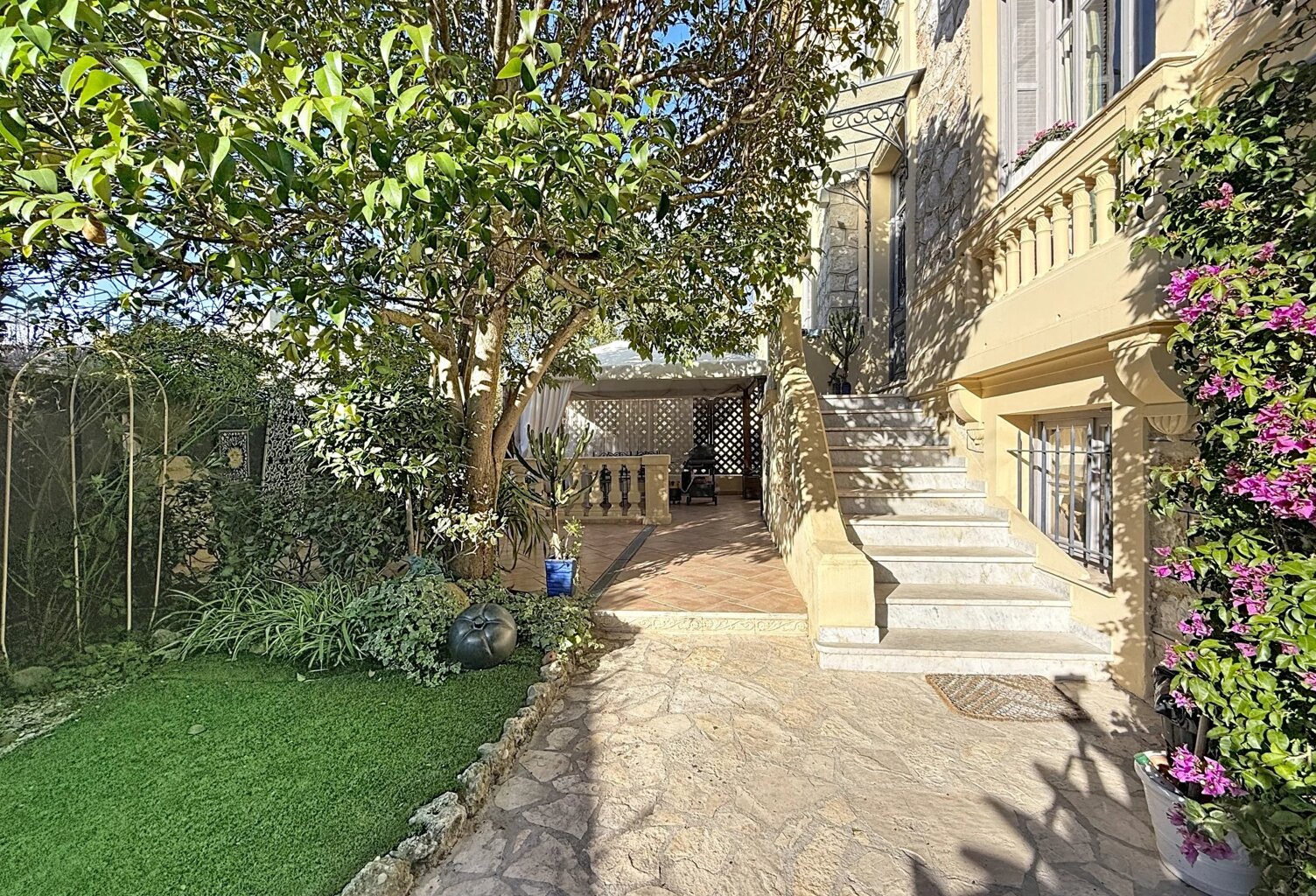 MAISON. NICE  / POETES — photo 1