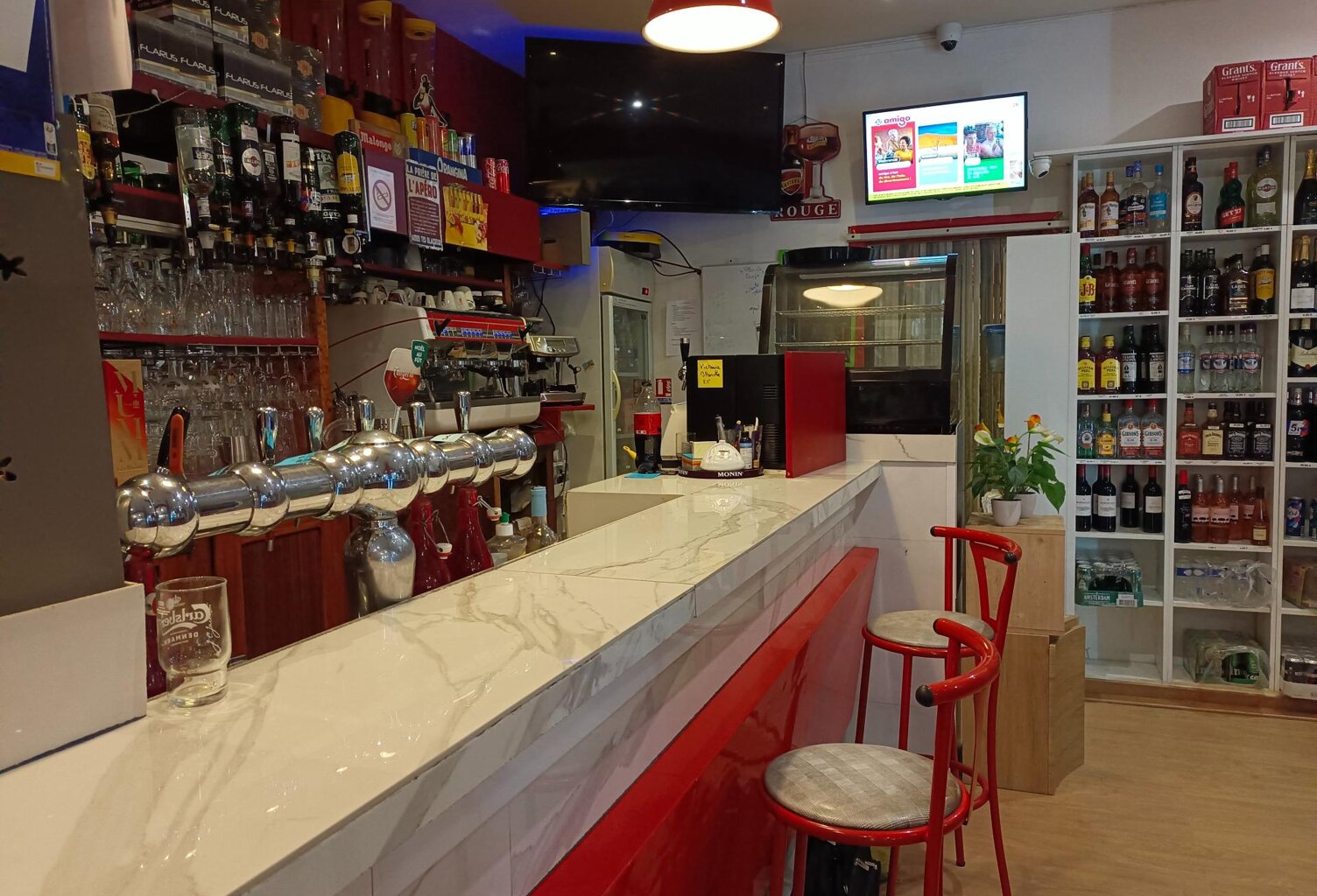 Bar-Tabac à Périgueux  Murs, Fonds, Logement — photo 1