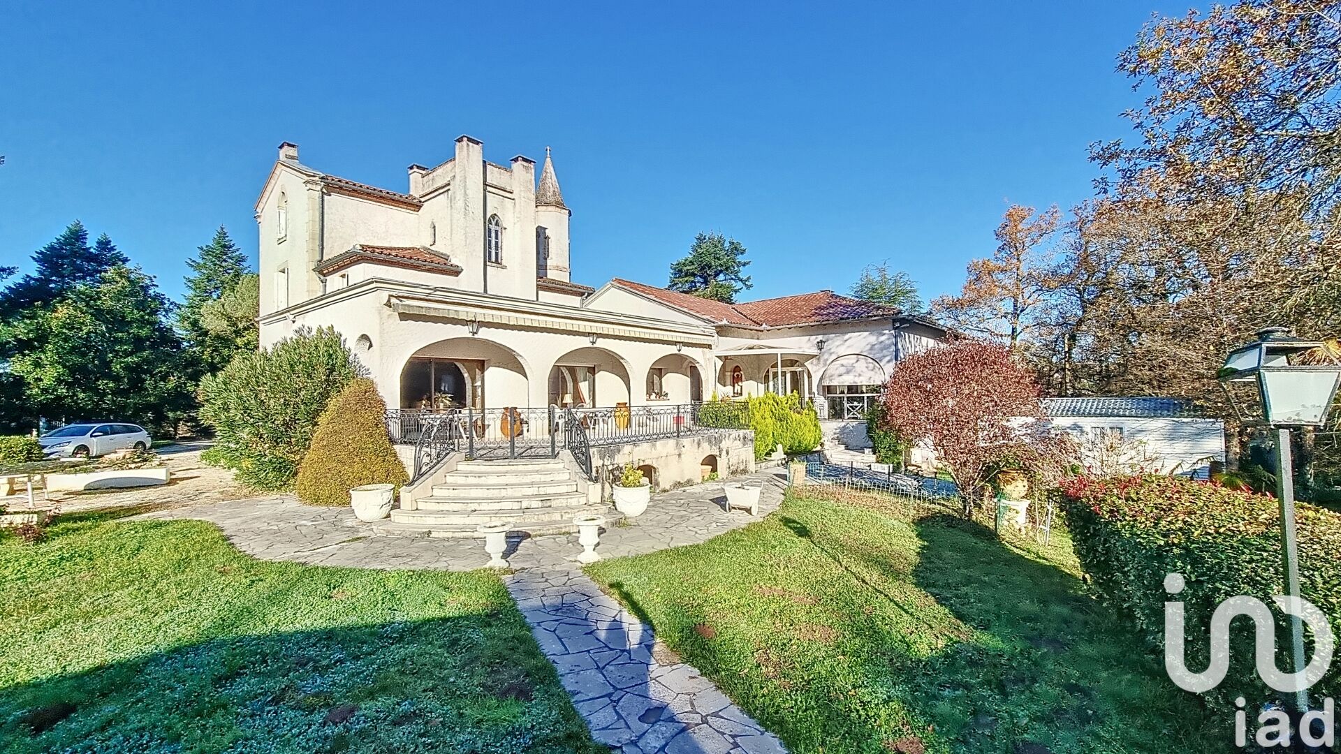 Montricoux - 445m² - 11p. - 7ch.