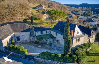 Maison en pierre de 7 pièces principales — photo du bien