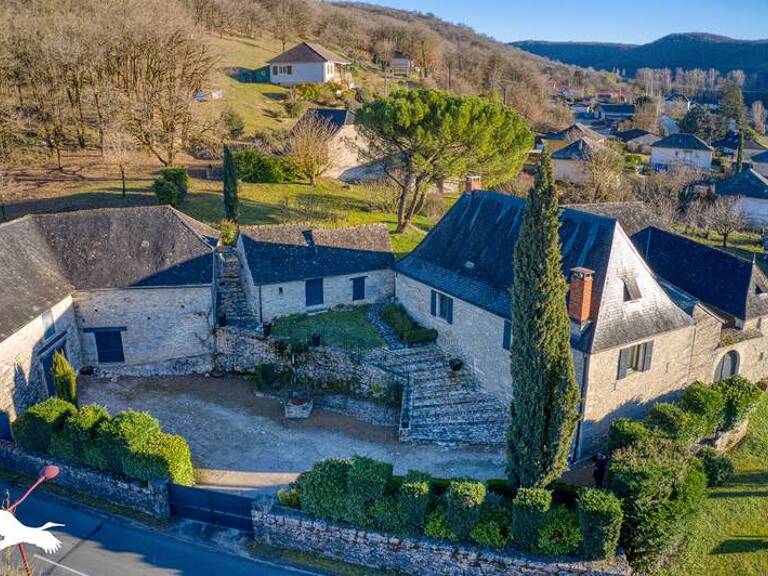 Maison en pierre de 7 pièces principales — photo 1