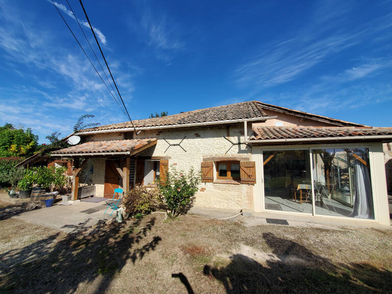 Maison en pierres et terre + séchoir + terrain — photo 1