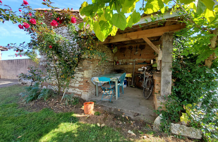 Maison en pierres et terre + séchoir + terrain — photo 4