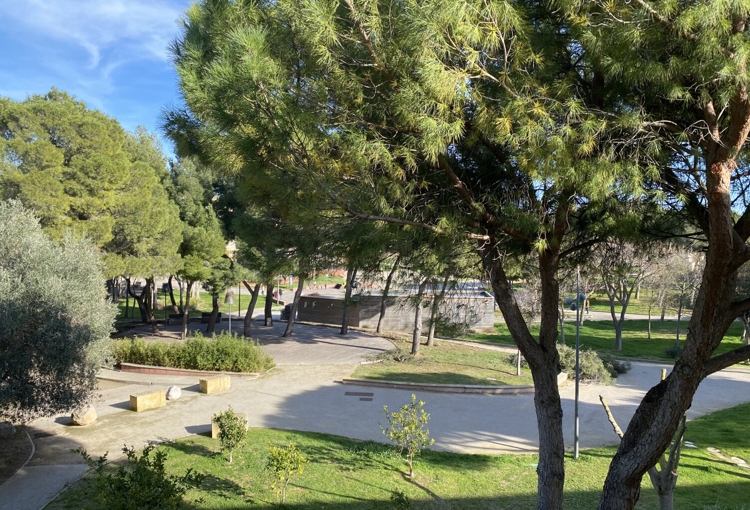 STUDIO vue parc avec place de parking — photo 1