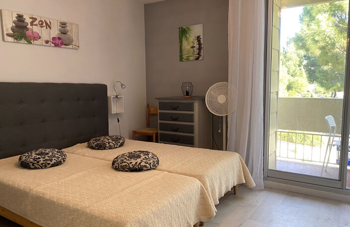 STUDIO vue parc avec place de parking — photo 2
