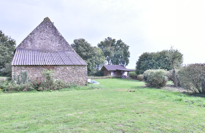 LONGERE+DEPENDANCES - TERRAIN 3900M² — photo 3