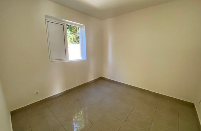SAINT ANDRE (97440) - Grande maison T5 de surface totale de 200,40 m² (dont dépendance T2 - et Studio), sur terrain de 568 m² — photo 2