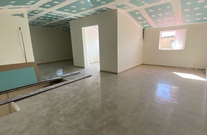 SAINT ANDRE (97440) - Grande maison T5 de surface totale de 200,40 m² (dont dépendance T2 - et Studio), sur terrain de 568 m² — photo 3