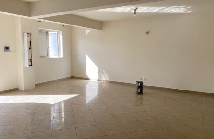 SAINT ANDRE (97440) - Grande maison T5 de surface totale de 200,40 m² (dont dépendance T2 - et Studio), sur terrain de 568 m² — photo 5