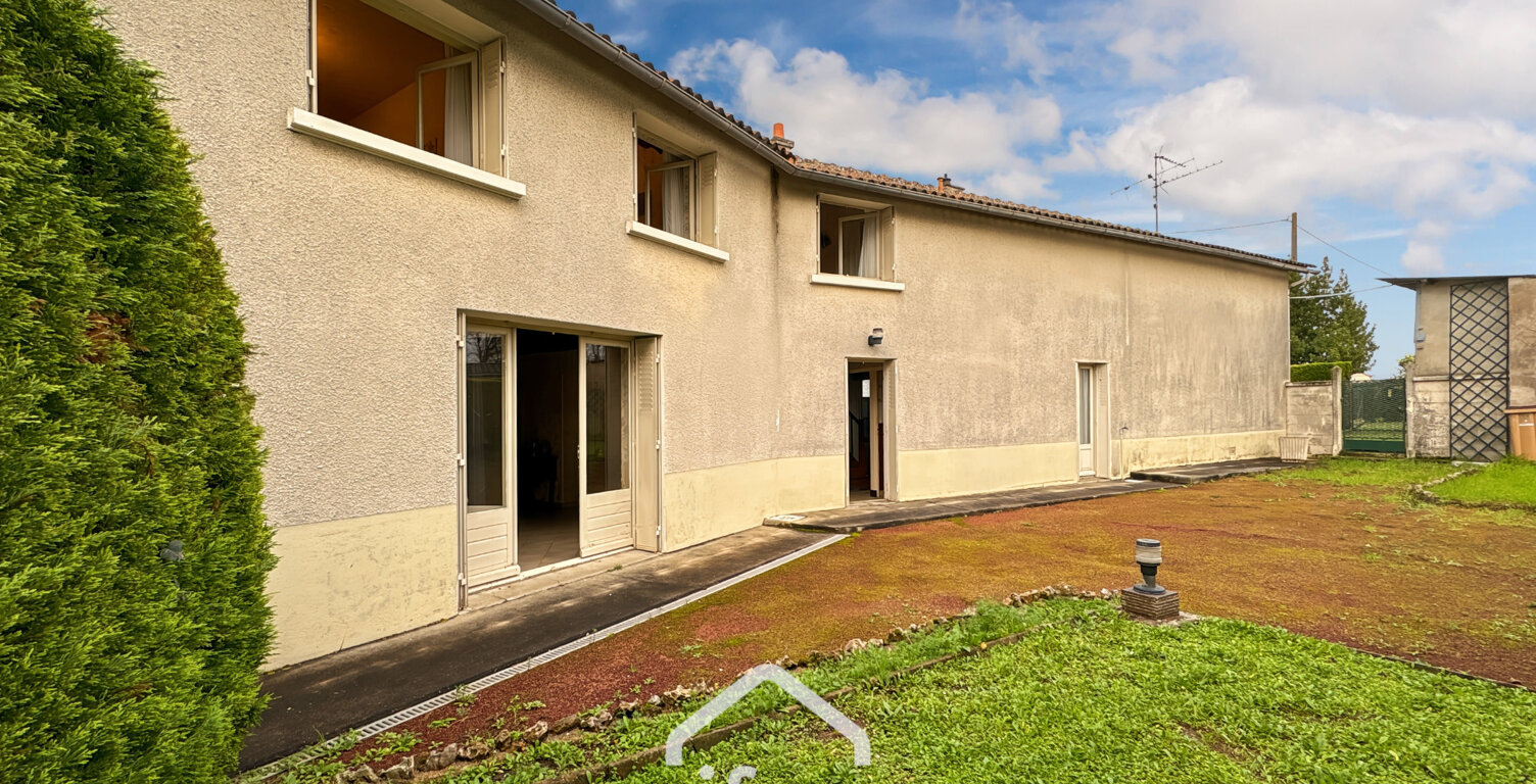 Maison à vendre maison 5 pièces dont 3 chambres VILLIERS (86) Terrain de 1028 m² avec dépendances — photo 1