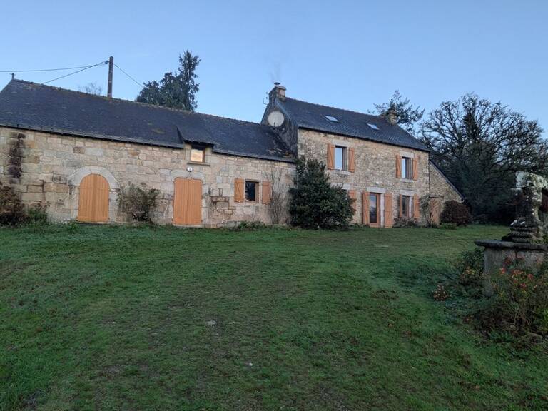 RARE SUR LE MARCHÉ GRANDE LONGÈRE EN PIERRE AVEC DE NOMBREUSES DÉPENDANCES PARCELLES ATTENANTES DE 14 HECTARES — photo 1
