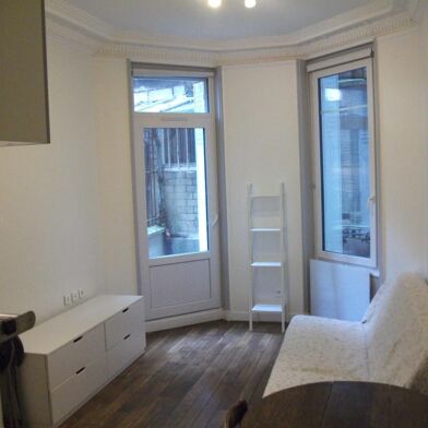 Appartement 1 pièces 890 €
