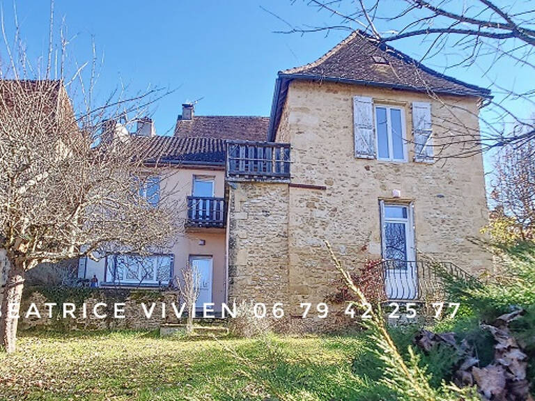 PLAZAC:  Maison 5 pièces, 162 m2. 2-3 Chambres .Un studio T2 indépendant. Garage. Terrain:448 m2 — photo 1