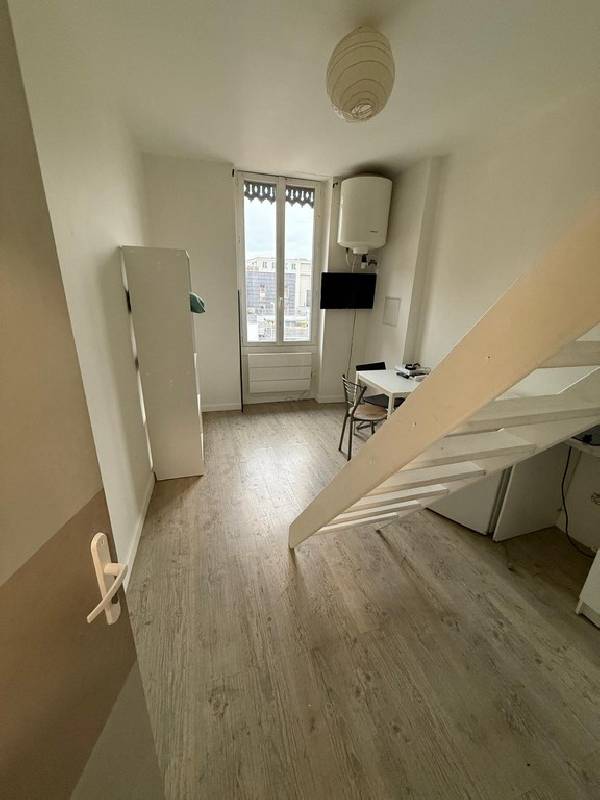 Location Studio 18 m² à Lyon 3 680 ¤ CC /mois