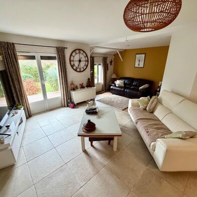 Maison 7 pièces 360900 €