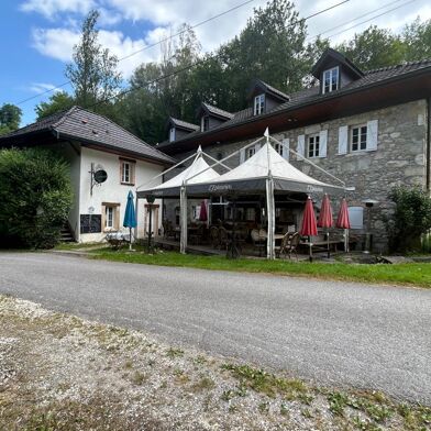 Commerce  2067000 €