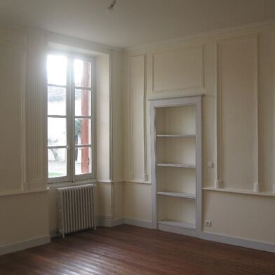 Maison 6 pièces 1330 €