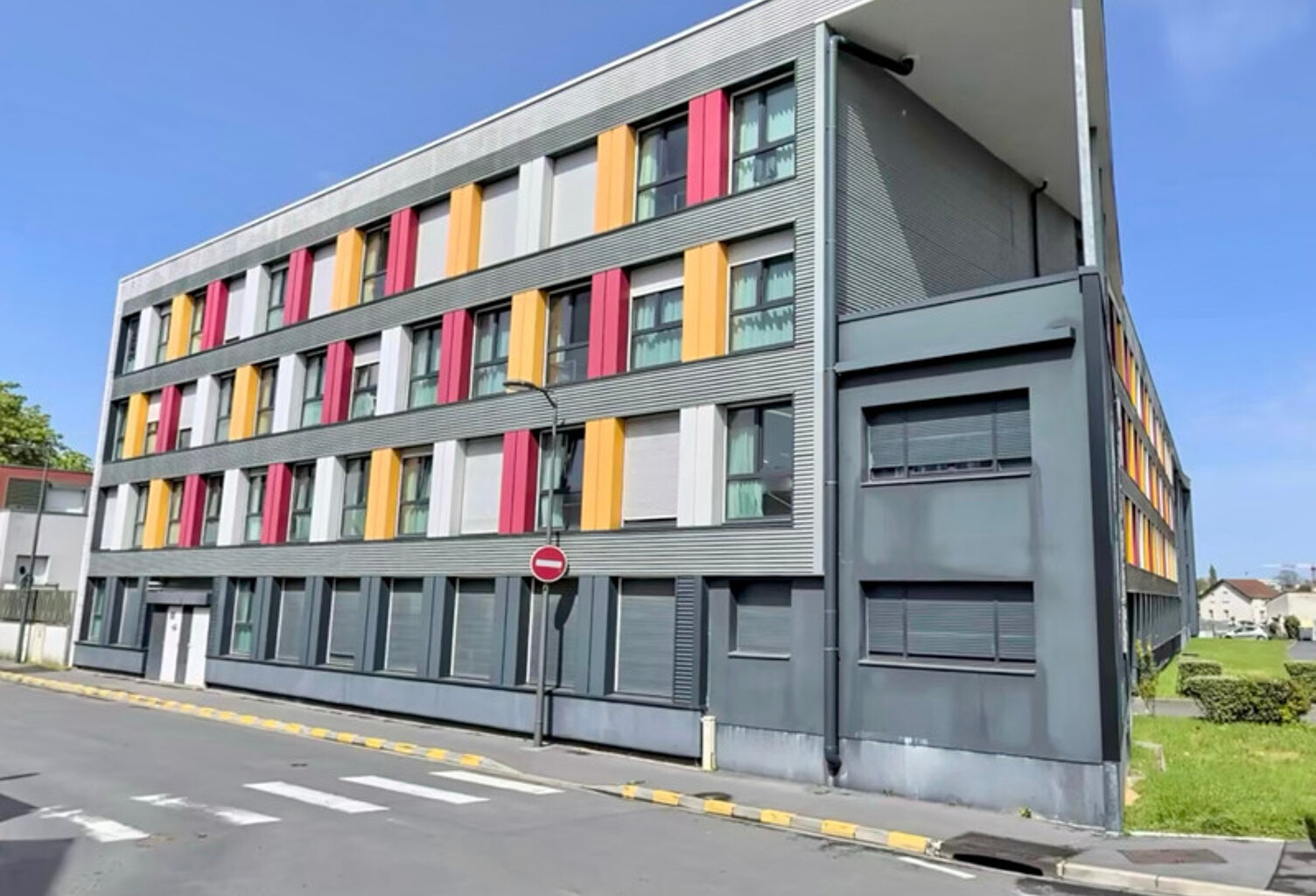 Appartement : investissement studio au sein d'une résidence réservée aux étudiants, à REIMS (51) — photo 1