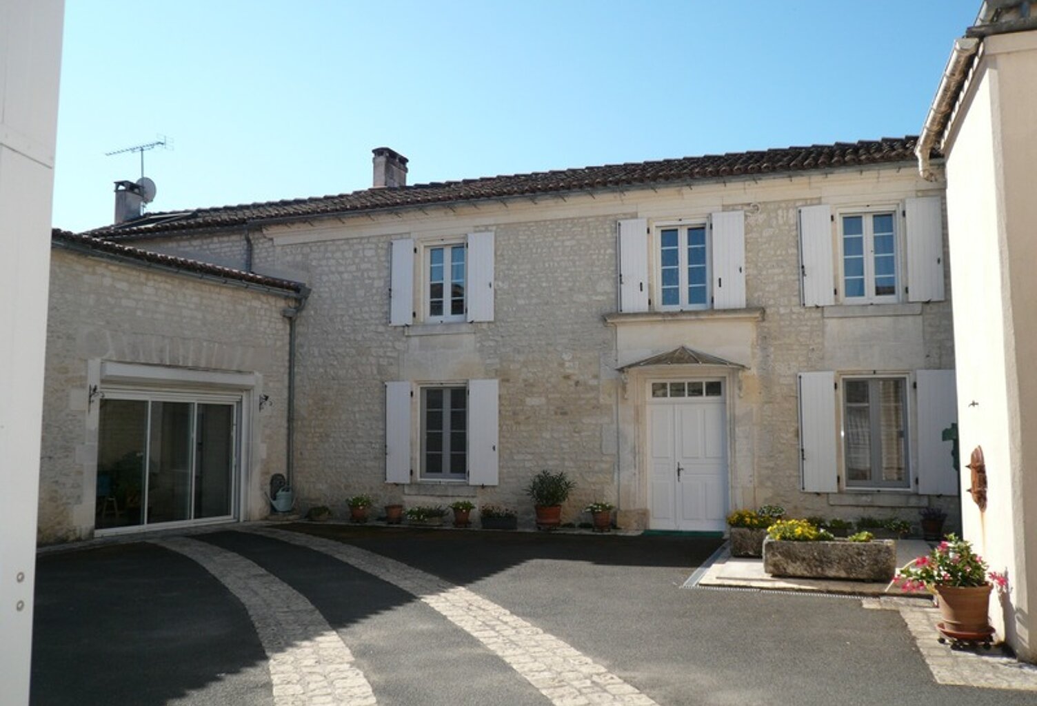 ⚜ MERIGNAC (16) A vendre MAISON de CARACTERE en Pierre avec Piscine ⚜ — photo 1