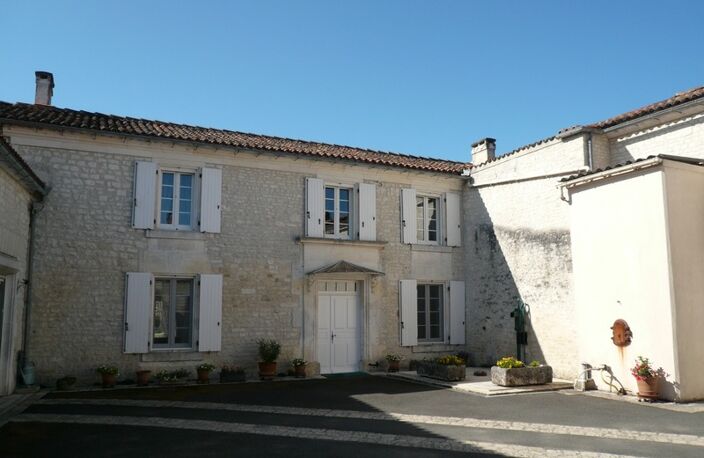 ⚜ MERIGNAC (16) A vendre MAISON de CARACTERE en Pierre avec Piscine ⚜ — photo 5