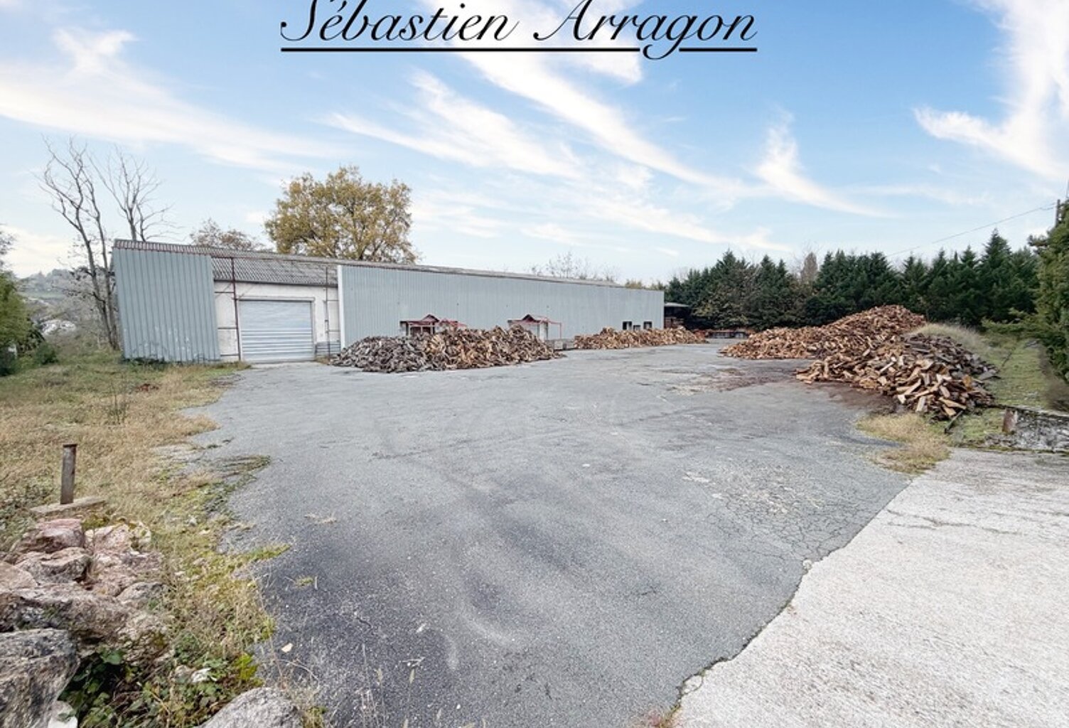 Bâtiment commercial 1 000 m² – Terrain 4 000 m² – Accès rocade – 30 min d’Agen – Villeneuve-sur-Lot(47) — photo 1