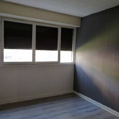 Appartement 4 pièces 1010 €