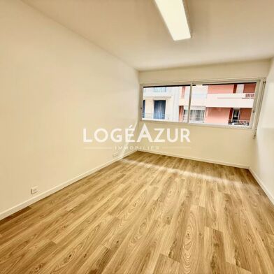 Bureau 4 pièces 1560 €