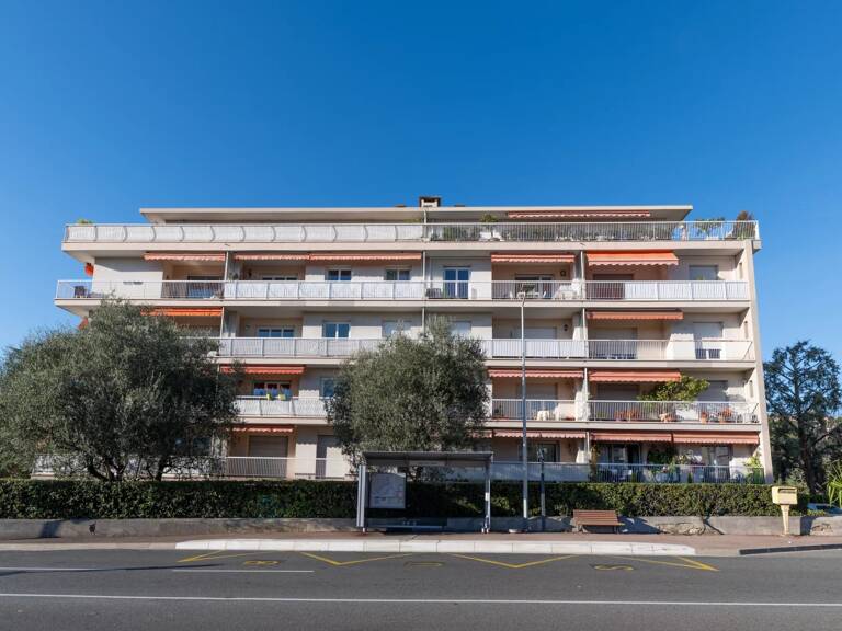 Cimiez / Rimiez :  3 pièces  , terrasse , parking, vue dégagée — photo 1