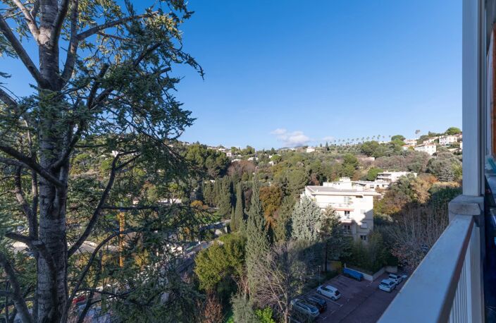 Cimiez / Rimiez :  3 pièces  , terrasse , parking, vue dégagée — photo 4