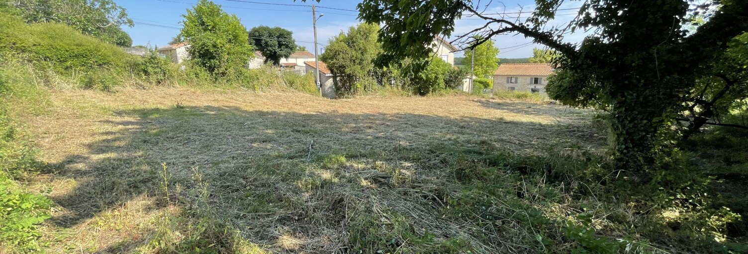 Terrain  815 m² à vendre à Roullet-Saint-Estèphe (16440)