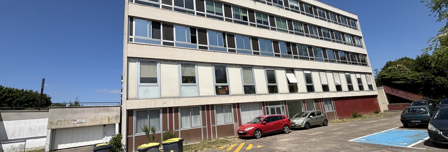 Immeuble  1374 m² à vendre à Val-de-Reuil (27100)