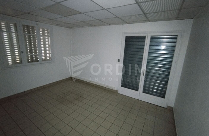 APPOIGNY - LOCAL DE 275M² AVEC TERRAIN DE 2500M² — photo 3