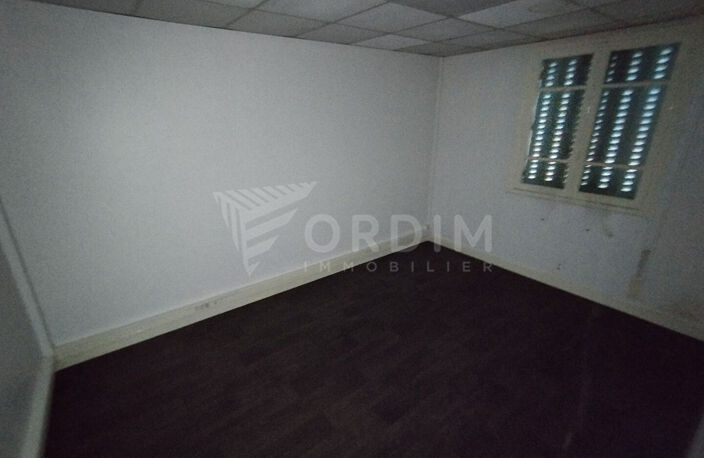 APPOIGNY - LOCAL DE 275M² AVEC TERRAIN DE 2500M² — photo 4