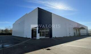 Commerce  980 m² à louer à Vaulx-en-Velin (69120)