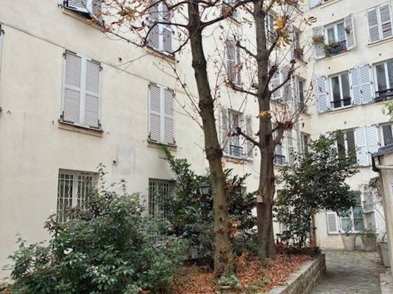 Cave à PARIS 9ème — photo 1
