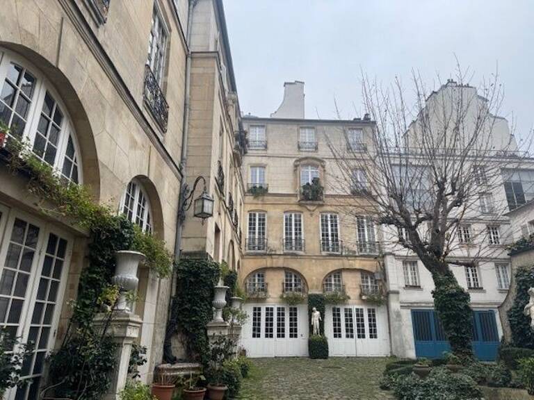 Local professionel 6 et plus à PARIS 7ème — photo 1