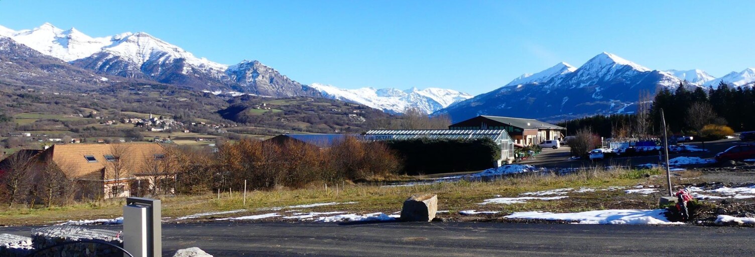 Terrain  674 m² à vendre à Saint-Laurent-du-Cros (05500)