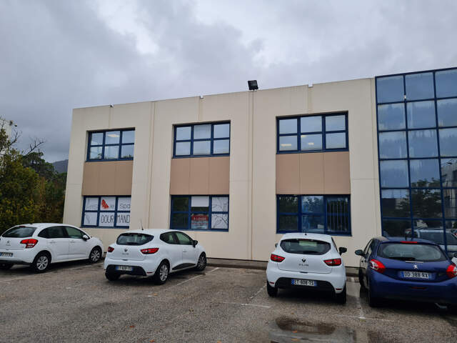 BUREAUX NEUFS GRAND VAR AVEC PARKINGS — photo du bien