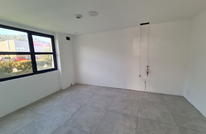 BUREAUX NEUFS GRAND VAR AVEC PARKINGS — photo 3