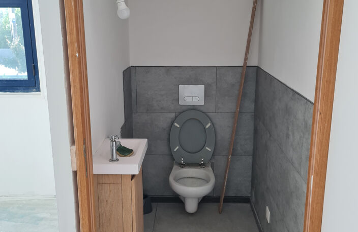 BUREAUX NEUFS GRAND VAR AVEC PARKINGS — photo 4