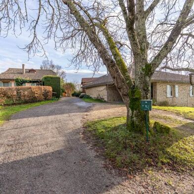 Maison 15 pièces 709920 €