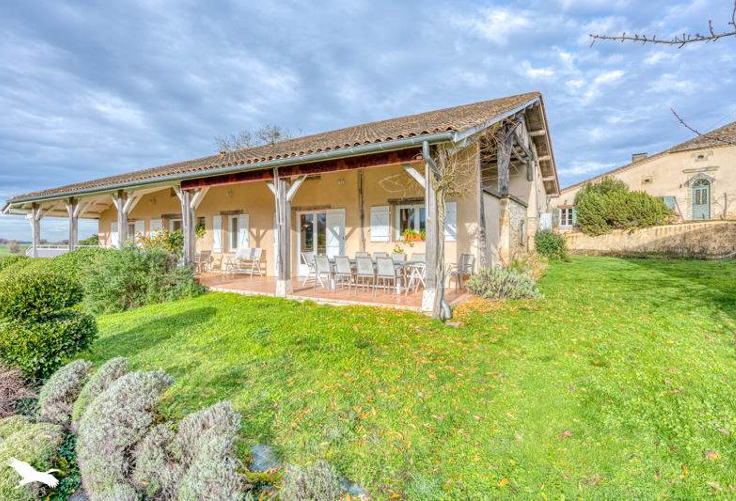 Maison en pierre de 15 pièces principales — photo 1