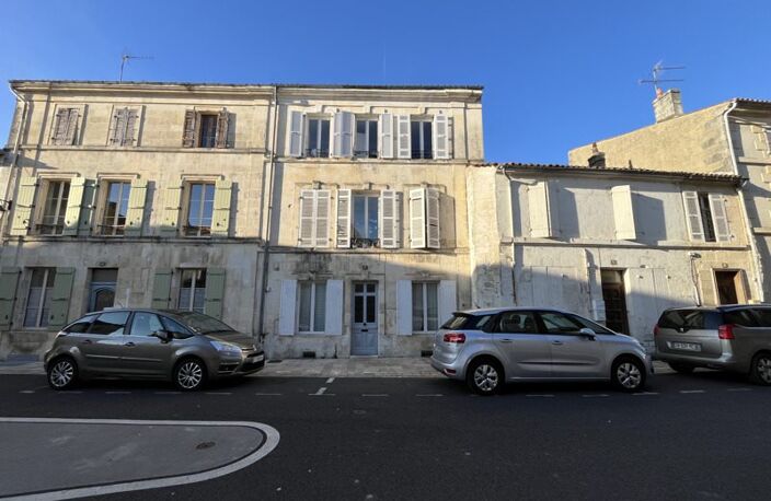 Vente immeuble   Saint-Jean-d'Angély (17400) — photo 2