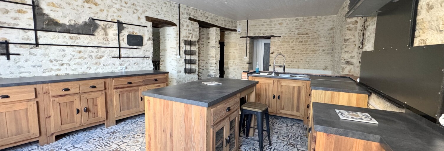 Maison 9 Pièces 162 m² à vendre à La Caillère-Saint-Hilaire (85410)