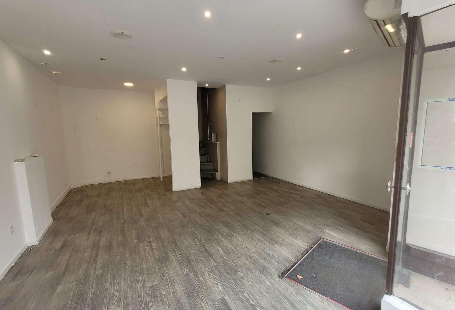 Local commercial — photo 1