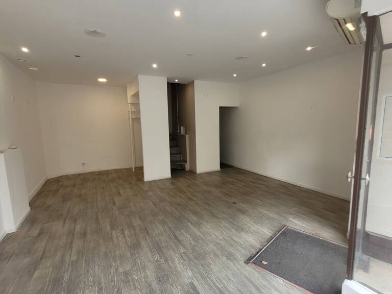 Local commercial — photo 1