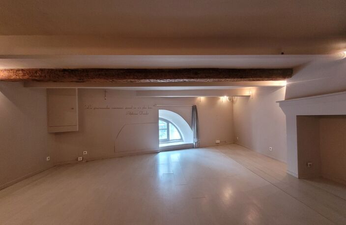 Local commercial — photo 2
