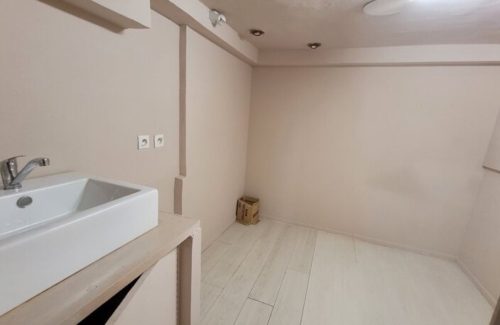 Local commercial — photo 3